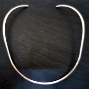 D shape profile collar