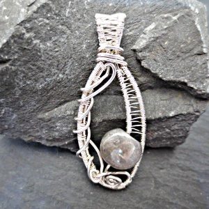 Labradorite pendant